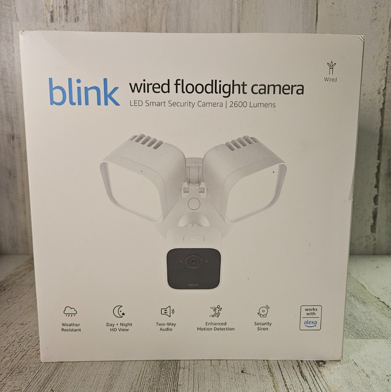 Blink Wired Floodlight Camera – Smart Outdoor Security Camera, 2600 lumens Alexa