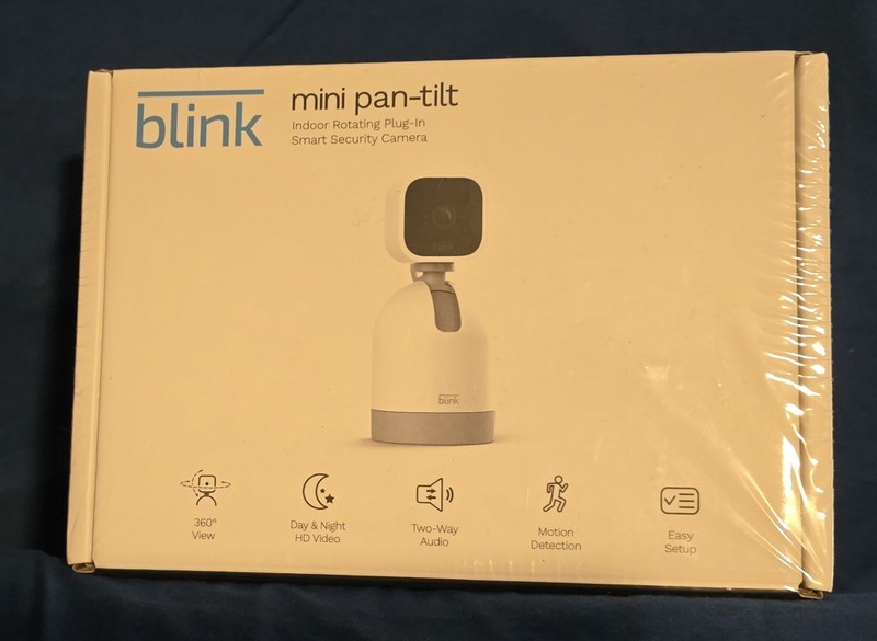 Blink Mini Pan Tilt Indoor Rotating Plug-in Smart Security Camera White NEW