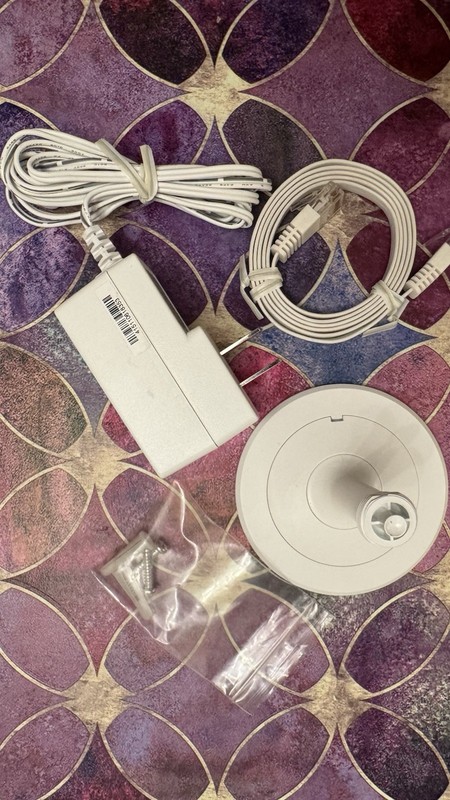 D-Link Day & Night Wi-Fi Security Cameras DCS-933L/RE w/ Power Adapter & Cables gallery