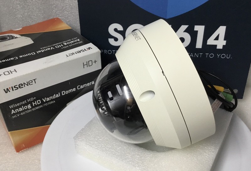 WISENET HD+ HCV-7070RA CCTV Color Camera W/ 3.2-10mm 4MP Analog QHD LED Outdoor gallery