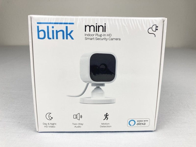 BLINK MINI INDOOR PLUG-IN LIVE HD SMART SECURITY CAMERA BCM00300U NEW SEALED!