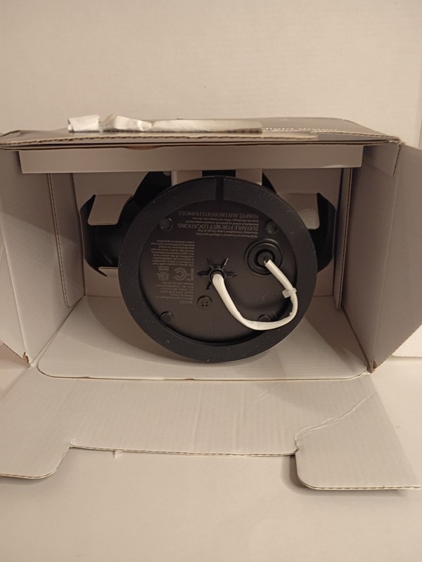 Wyze Cam Floodlight V2 Motion-Activated 2K HD Color Night Vision Camera Open Box gallery