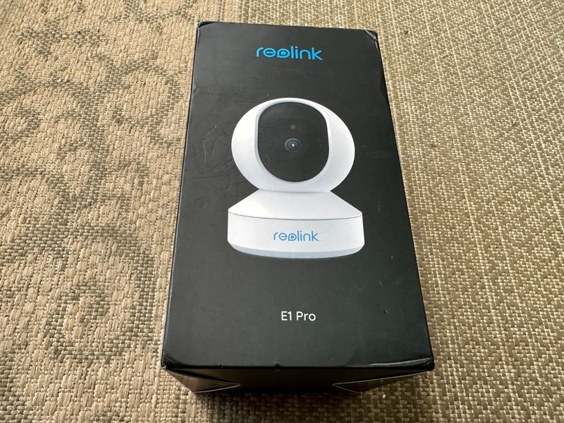 REOLINK 4MP HD INDOOR ‘LIVE” SECURITY CAMERA – E1 PRO WIFI PLUG-IN PET CAMERA!