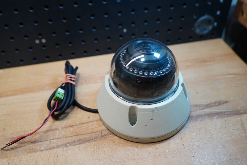 (H) LV72WI Security Color Camera W/ 700TVL 2.8-12m LEDs D/N Vandal Resistant