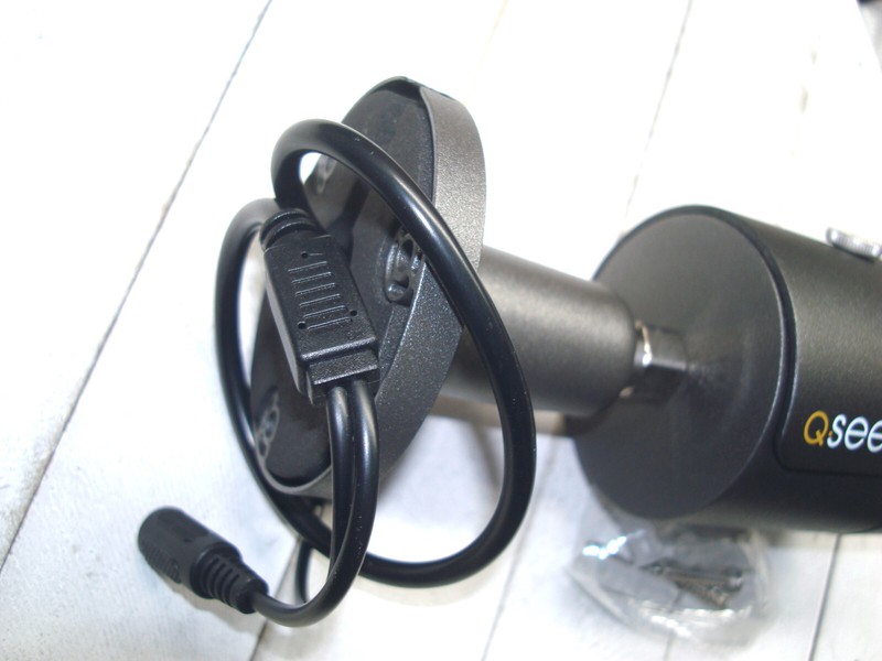 Q-See QCA8050BA 1080p Analog HD BNC Security Camera Black PLUS 60' Cable gallery