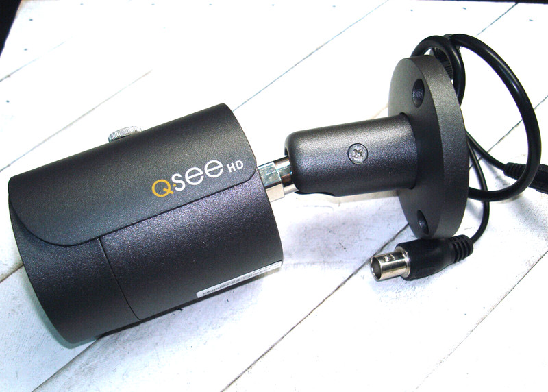 Q-See QCA8050BA 1080p Analog HD BNC Security Camera Black PLUS 60' Cable gallery