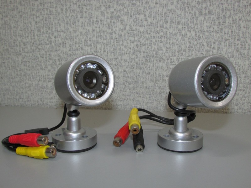 2/pics Wired Infrared Cameras with 2/pics 100ft Cables and 2/pics Power Supply. gallery