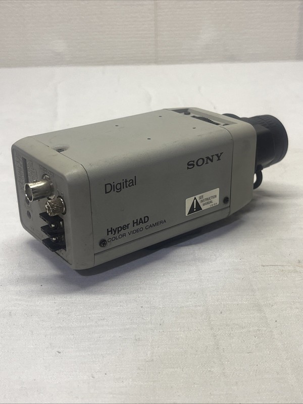 Sony SSC-DC14 Hyper HAD Digital Color Video Camera w/ Cosmicar 3.5-8mm 1:14 gallery