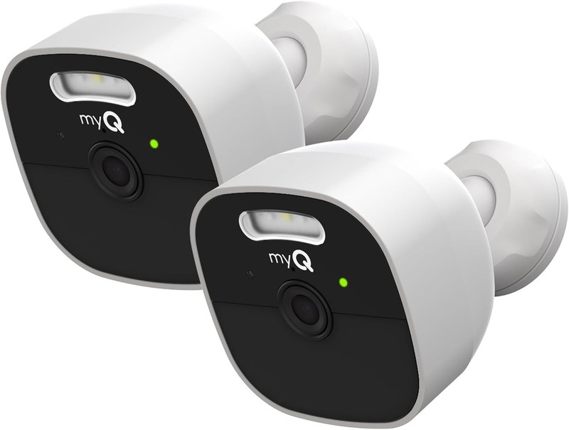 myQ Outdoor Battery Camera 2K Camera Color Night Vision Spotlight Motion Alerts
