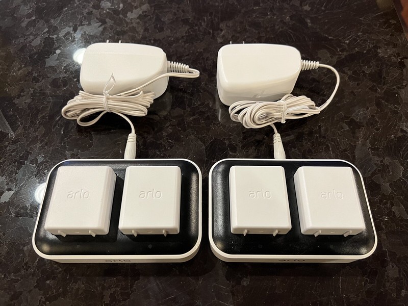 2 Arlo VMA5400C Dual Charging Stations for Arlo Ultra+Pro3 cameras + 4 Batteries