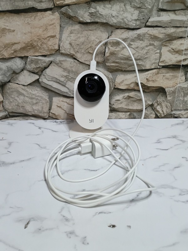 YI YHS-113-IR Indoor Wi-Fi IP Surveillance Camera 1080p White MicroSD Slot