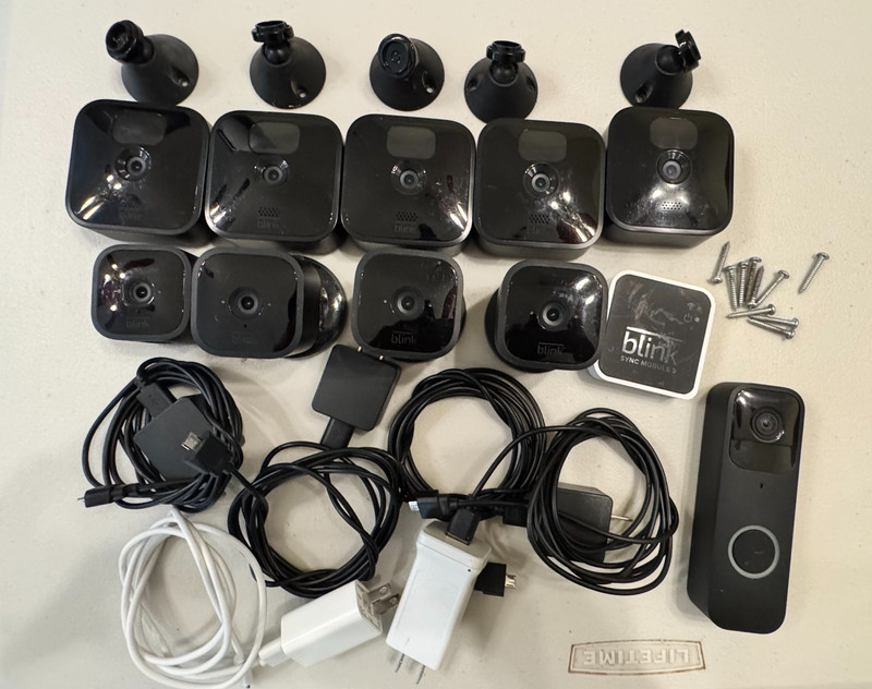Blink Camera 5 outdoor, 4 indoor, 1 doorbell BDM00200U BCM00300UB BCM400400U USE