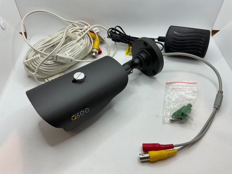 Q-See QM6006B 600TVL Nightvision Security Bullet Camera w/ AC adapter, BNC cable