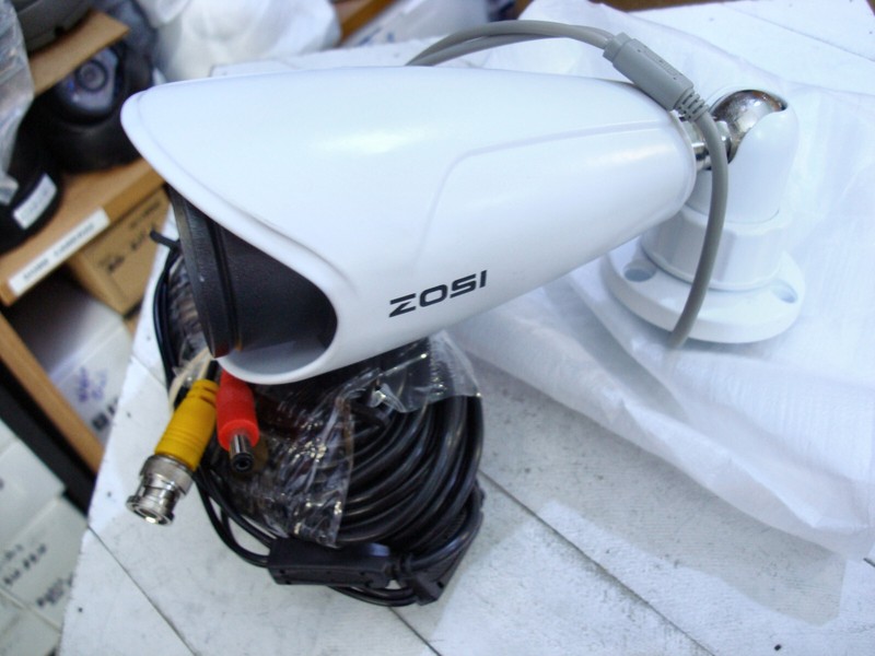 Zosi 1080P Digital Security Camera 4AK-2417A 1000TVLs 100ft. Night Vision + BNC gallery