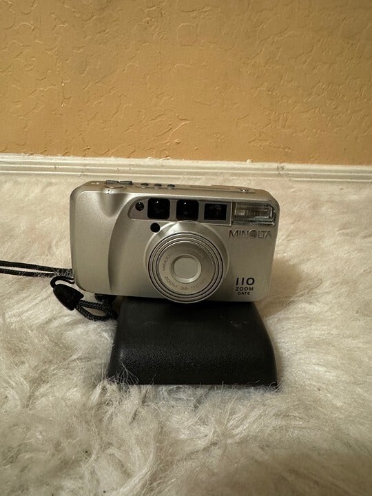Minolta 110 Zoom Date Silver 38-110mm Point & Shoot 35 mm Film Camera