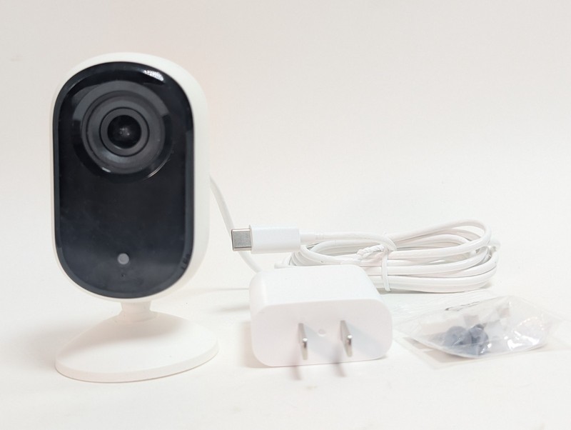 Arlo Essential 2ndGen 2K Indoor Cam 6 Pack VMC3060-100NAR w/ mounting hardware gallery