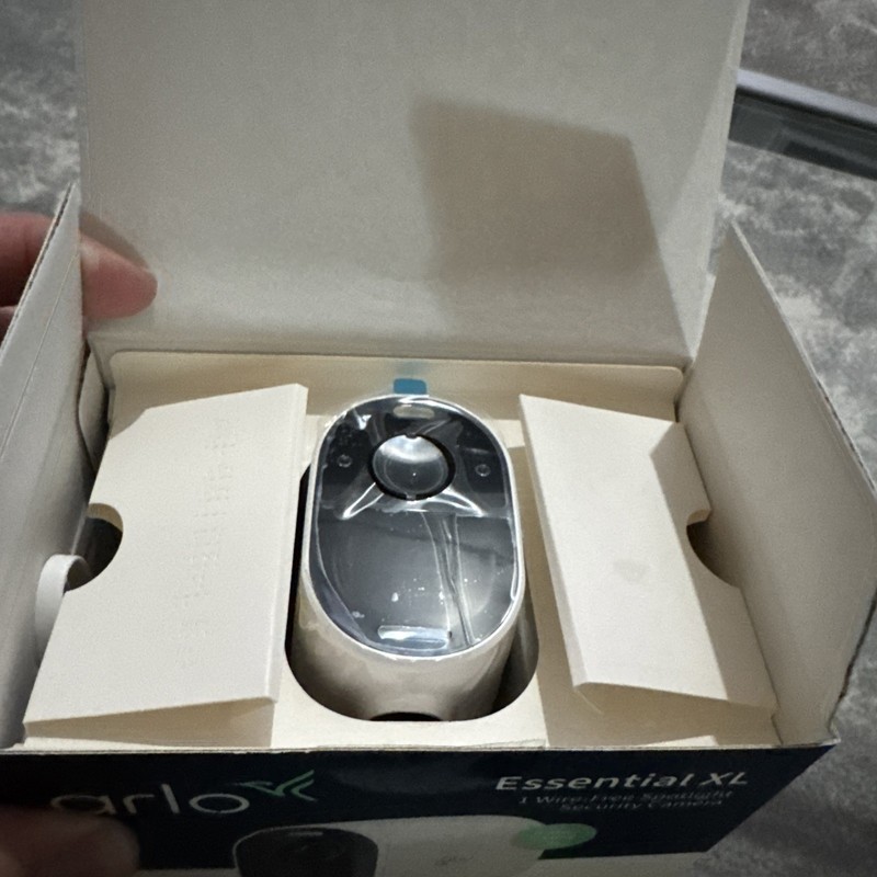 Arlo Essential VMC2032 1080p Indoor/Outdoor Wireless Spotlight Camera New sealed gallery