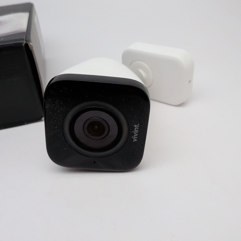Vivint Outdoor Camera Pro VS-ODC300-WHT *UNTESTED NICE SHAPE* gallery