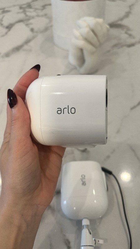 Arlo Essential VMC2032 1080p Indoor/Outdoor with Only Charger Set Two gallery