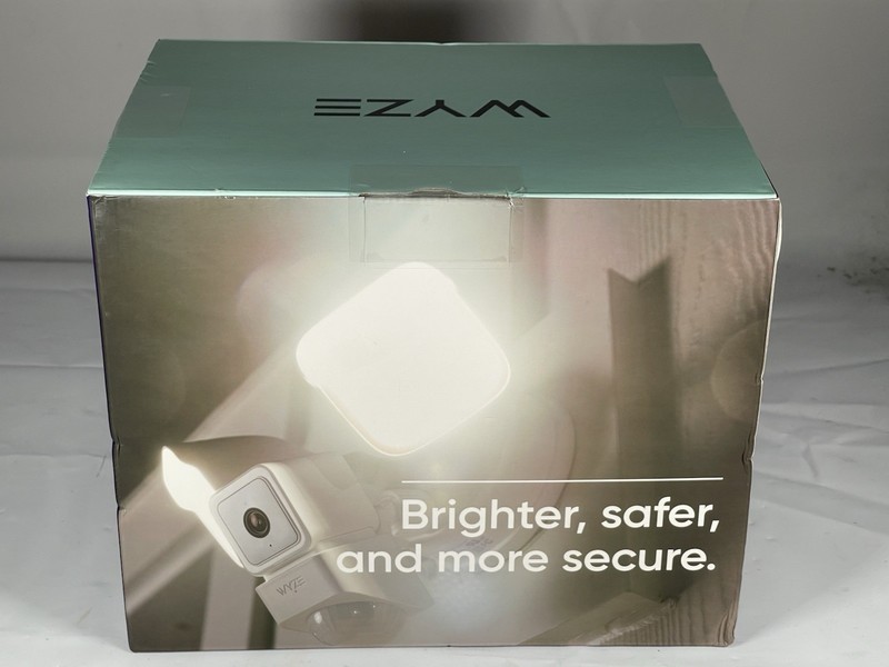 Wyze WZEC3FL Outdoor Floodlight Security Camera 2600 Lumen White gallery