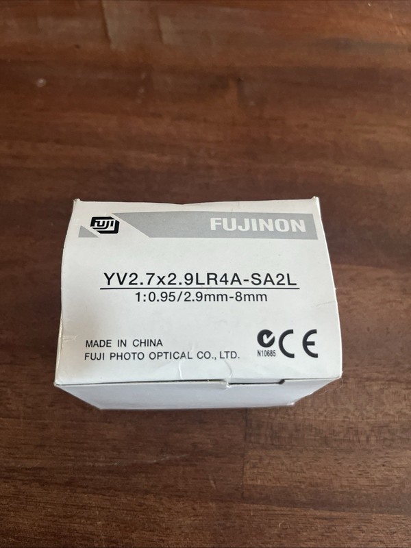 Fujinon YV2.7x2.9LR4A-SA2 CCTV camera lens 1:0.95/2.9mm-8mm