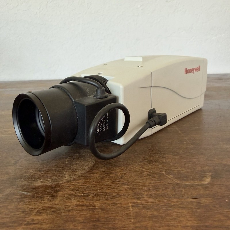 Honeywell HCC484E 1/3″ NTSC Box Security Camera w/ Honeywell 3.5-8mm Lens