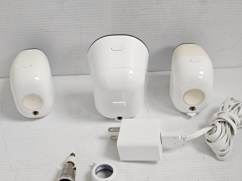 Arlo Wireless Security Cameras Lot 2 Cameras + Floodlight Charger No Base gallery