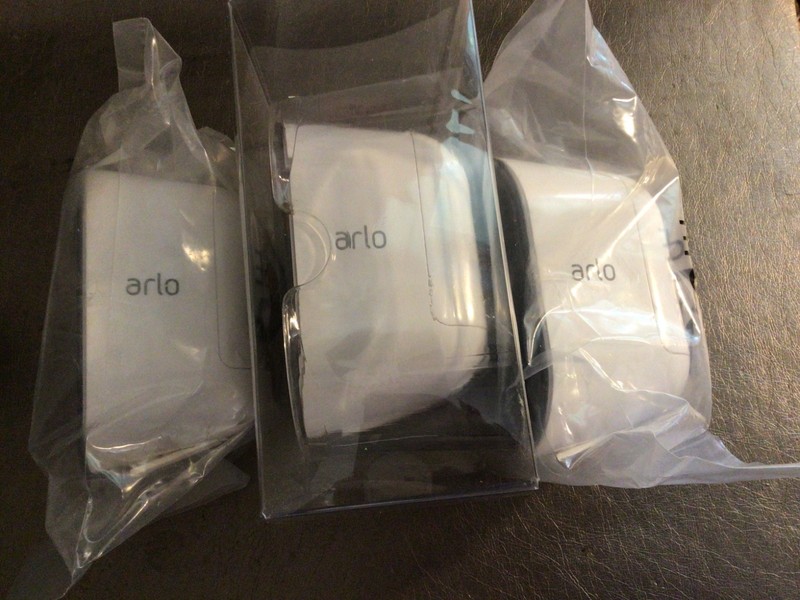 3 ARLO Light AL1101 - 3 Mounts - Bridge ABB1000 - No Batteries ***** NWOB gallery