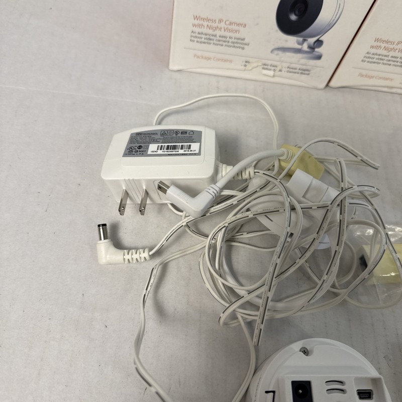 Alarm.com ADC-V521IR 1080P Indoor WiFi IP Video Camera w/ Night Vision Untested gallery