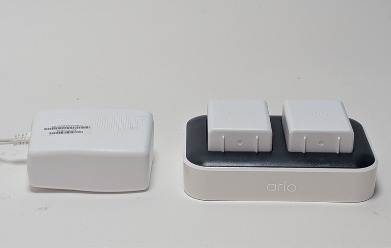 Arlo VMA5400C Dual Charging Station for Arlo Ultra+Pro3 cameras + 2 Batteries