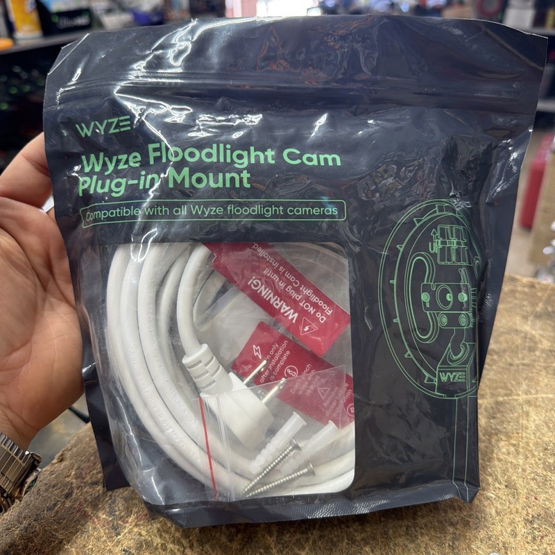 Wyze Floodlight Cam Plug-in Mount for Wyze Floodlight Cameras v1/v2/Pro NEW