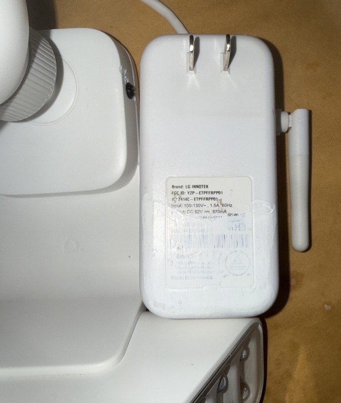 Vivint Outdoor Camera Vs-odc350-wht Pro Gen 2 & VS-ODL100-WHT+ Spotlight gallery