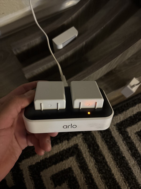 Arlo VMA5400C Accessory Dual Charging Station, with Four Batteries gallery