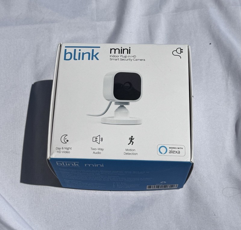 Blink Mini Indoor Plug-In HD Smart Security Camera White Alexa New Sealed
