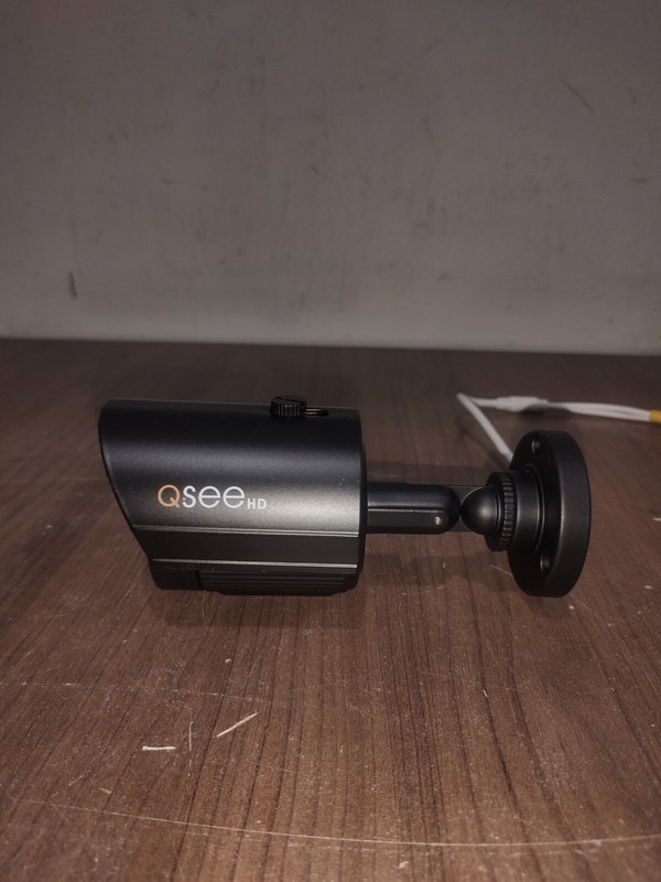 QSEE QTH7211B ANALOG HD Color Security Camera Indoor/Outdoor – New