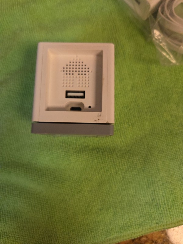 Wyze Cam V2 HD Indoor Wireless Smart Camera (WYZEC2) W/ Power Supply gallery