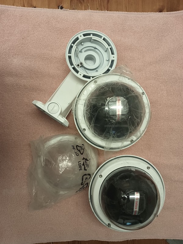 2 – Speco HTSD37X 2.0 0-30519-99975-5 (With One Wall Mount And Extra Cover)