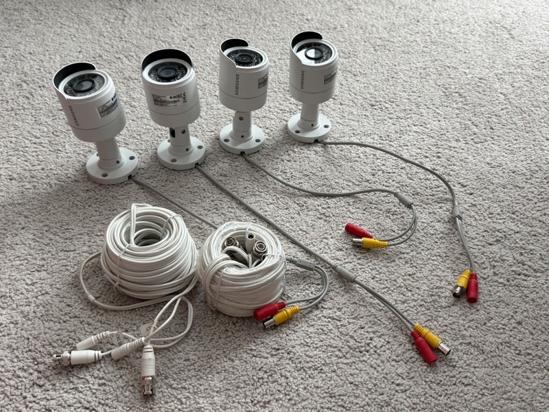 Samsung SDC-9443BCN Security Camera System – Lot of 4 Cameras w/ Extension Cable