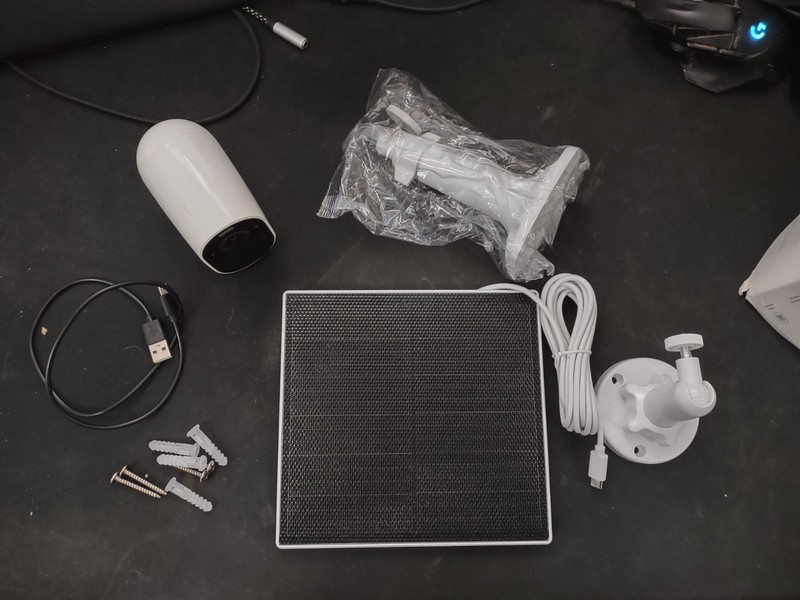 Arlo Essentials VMC2030 solar powered 1080p wifi security camera