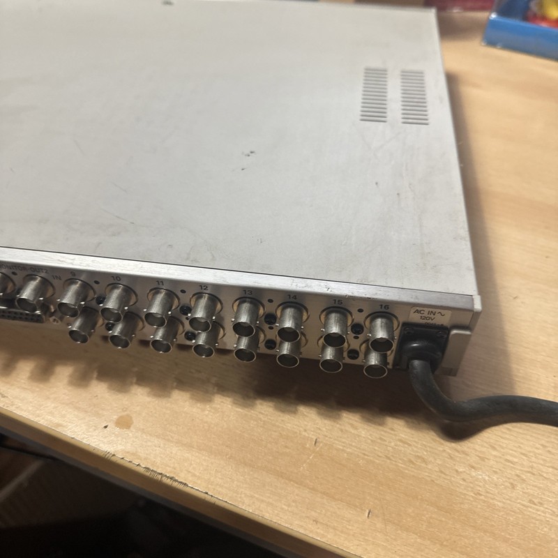Sanyo MPX-MD16 Vintage Analog Security Surveillance 16 Camera Multiplexer #J1422 gallery