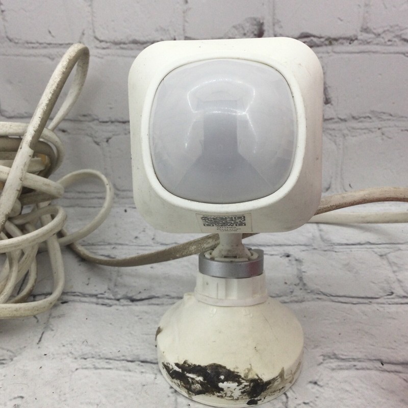 Ring Spotlight Cam Wired 1080 HD Built-in Spotlight Siren Alarm White Used gallery