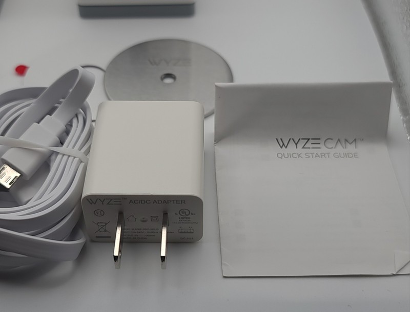 Lot of 2 Wyze Cam WYZEC2 Indoor Smart Home Security Camera - CIB - USED gallery