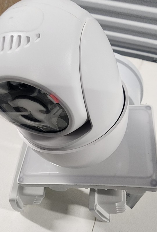 Olafus Floodlight Camera Outdoor, 2K Smart Security 5500lm (Missing Some Screws) gallery