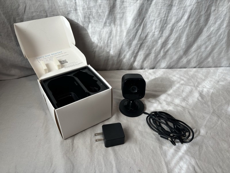 Blink Mini HD Indoor Wi‑Fi IP Camera, Motion/Night Vision, 2‑Way Audio, Black gallery