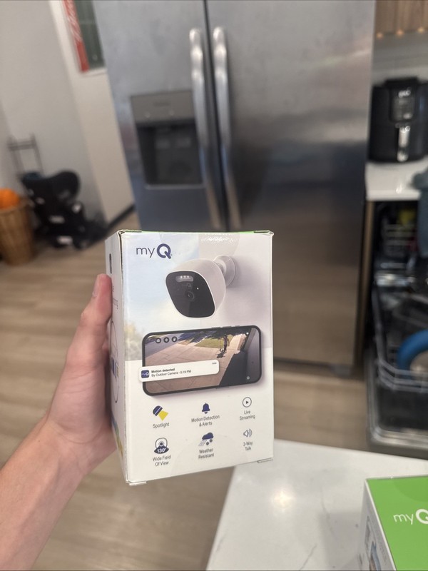 My Q Outdoor Battery-Powered Camera 2 Pack gallery