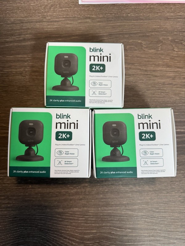Blink – Mini 2K+ Compact plug-in security camera, 2K video , Black 3 unit bundle