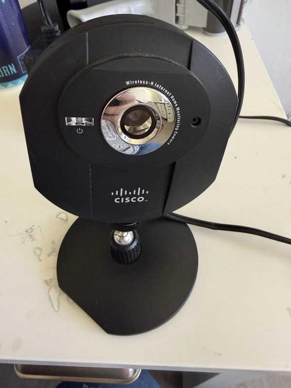 Cisco WVC80N Wireless-N Internet Home Monitoring Camera w/ AC Adapter And Mount