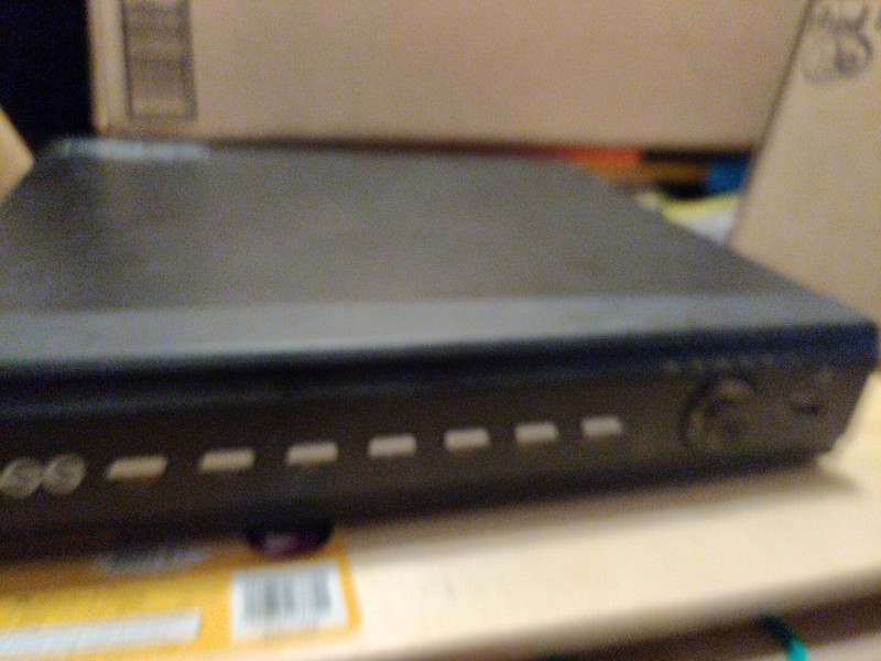 Q-SEE QT 504- 4 CHANNEL SECURITY SYSTEM, Untested, Powers On.