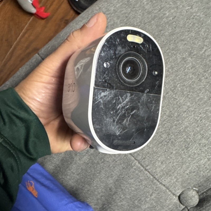 Arlo Essential VMC2030 Spotlight Single Wireless Camera w/Mount gallery