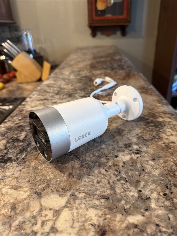 LOREX E891AB-Z 4K Ultra HD Active Deterrence Bullet Security Camera Outdoor IP